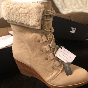 SOREL WEDGE BOOTIES